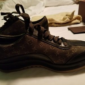 Authentic Louis Vuitton Sneakers Woman's 7.5